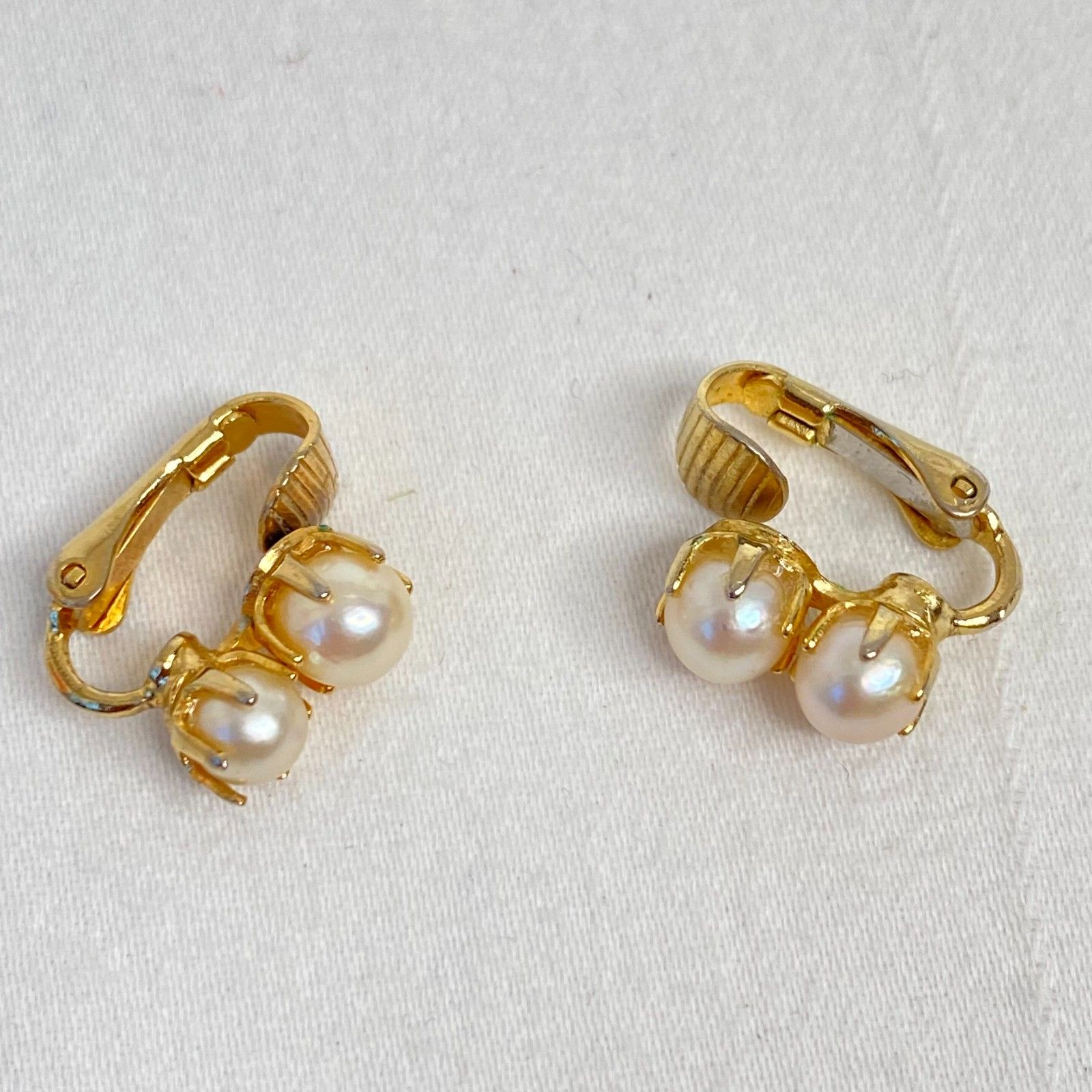 Star Signed Tiny Clip On Earrings Double Pearlesque Beads On Gold Tone Setting